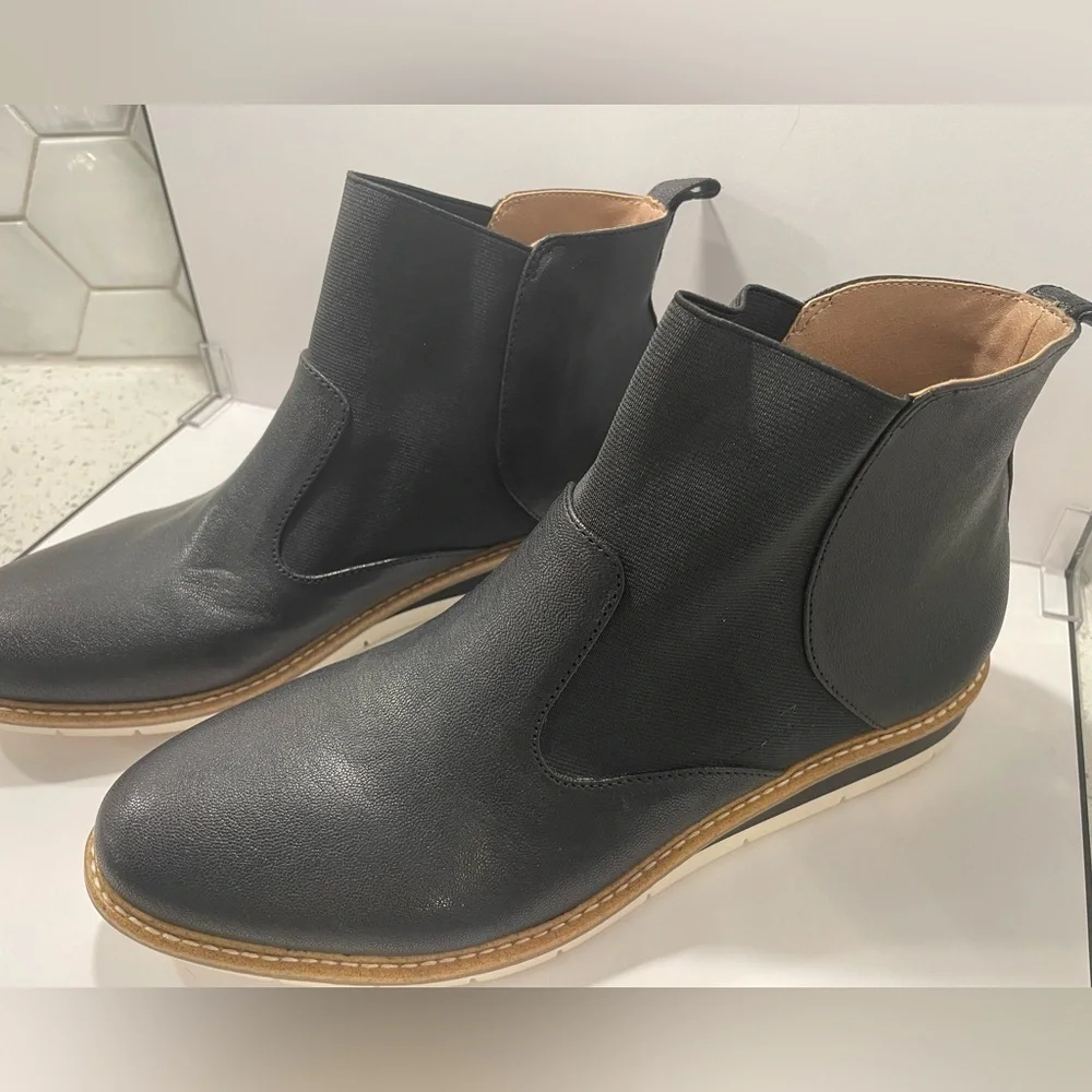 Kelly & Katie Arlo Wedge Boots Black Leather Size 10 Stretch Pull On Booties